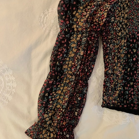 Lulu off the shoulder floral top - Picture 3 of 7